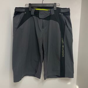 Sugoi Mens 2XL Hans Gray / Black Cycling Outdoor Shorts **READ**